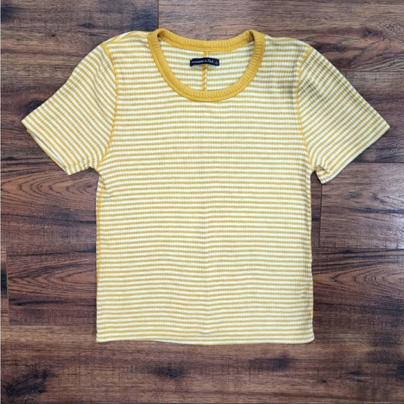 Abercrombie & Fitch Tops - Abercrombie and Fitch tee